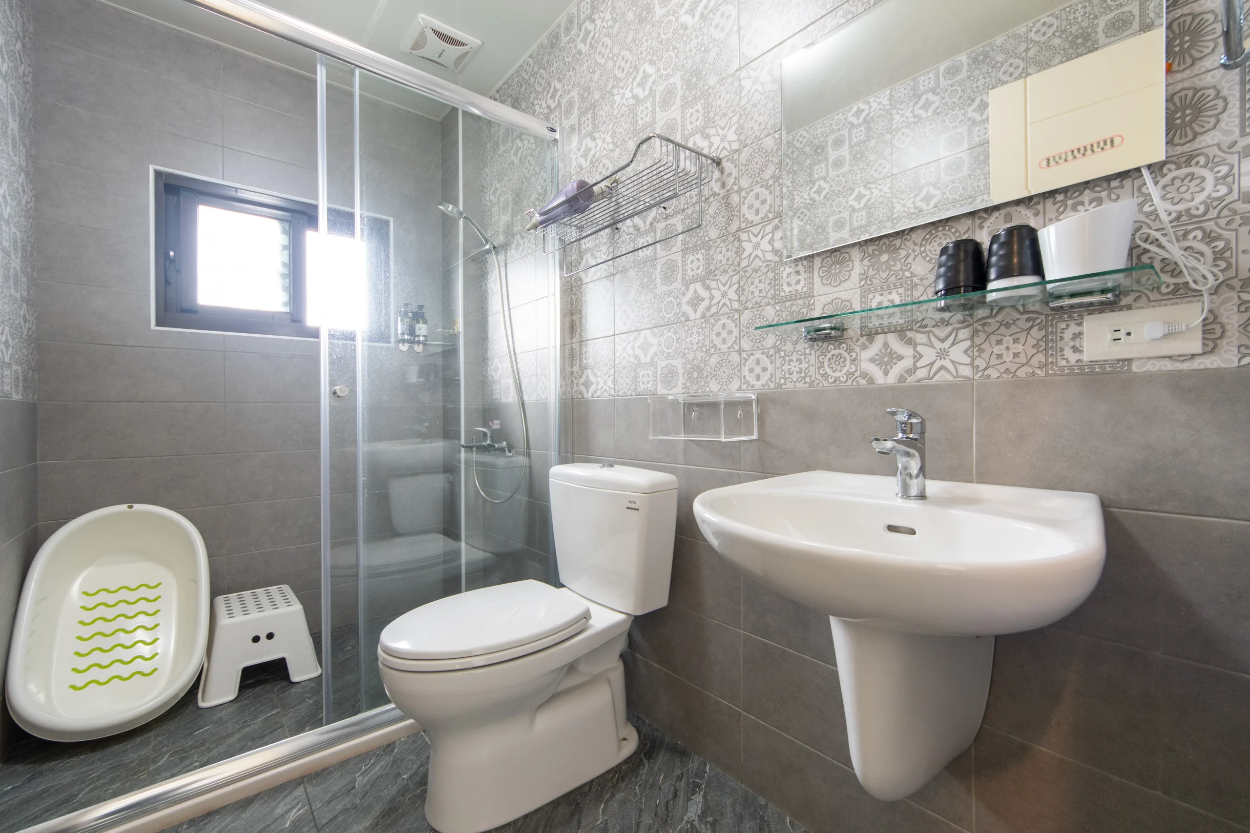 穗雲天親子民宿_溜滑梯四人套房浴廁乾濕分離